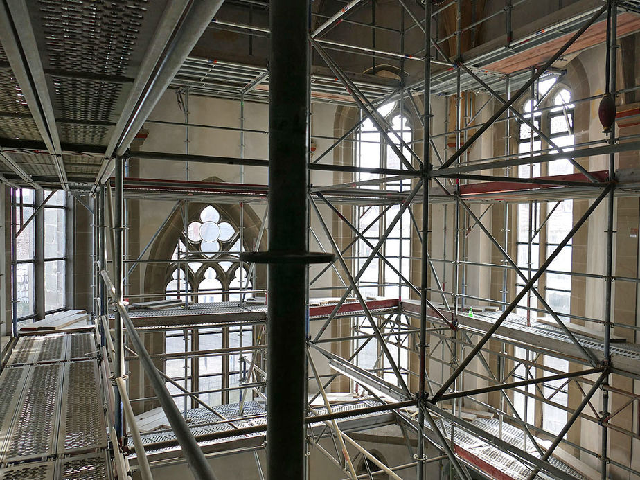 Fertigstellung der Putzerarbeiten in der Stadtpfarrkirche (Foto: Karl-Franz Thiede)